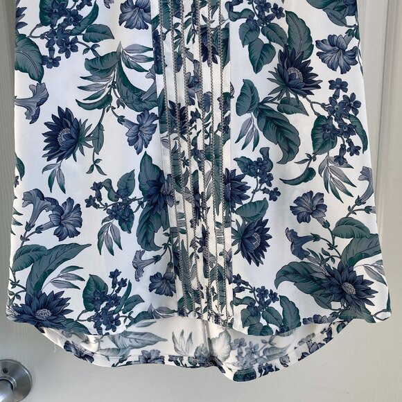 Ann Taylor | Sleeveless Blouse | Muted Floral w/ Front Placket| Size Small - Picture 5 of 13